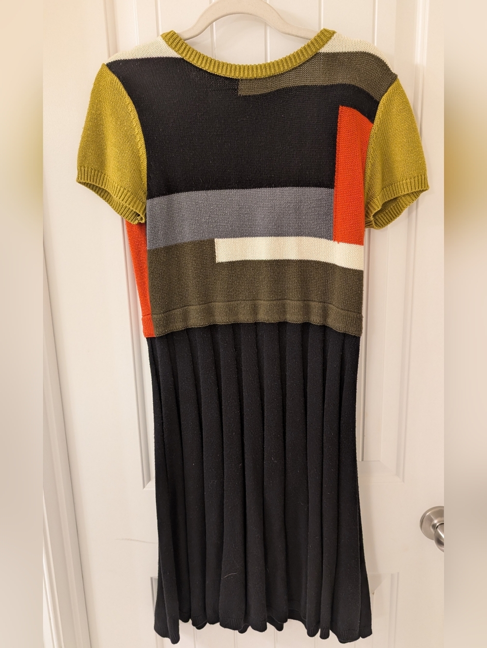 Vince Camuto - Colorblock Knit Midi Dress 👗